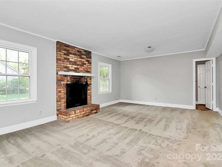 4210 Pepperidge Drive, Charlotte, NC 28226.  MLS# CAR4218122, YatesRealty ID 27240. Family room with entry into lower level bedroom