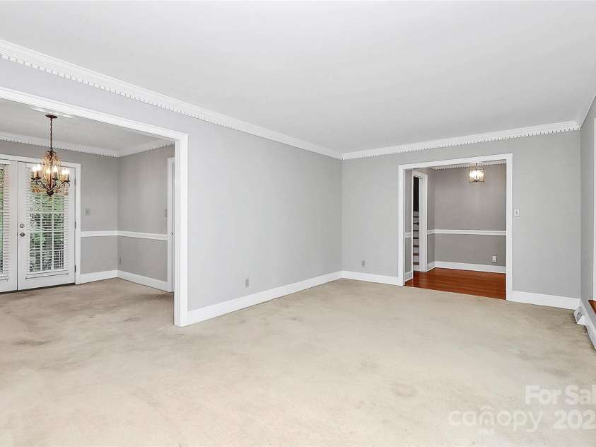 4210 Pepperidge Drive, Charlotte, NC 28226.  MLS# CAR4218122, YatesRealty ID 27240. Living room with view of dining area