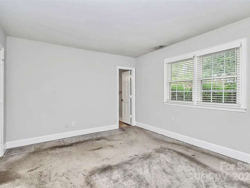 4210 Pepperidge Drive, Charlotte, NC 28226.  MLS# CAR4218122, YatesRealty ID 27240. Lower level bedroom