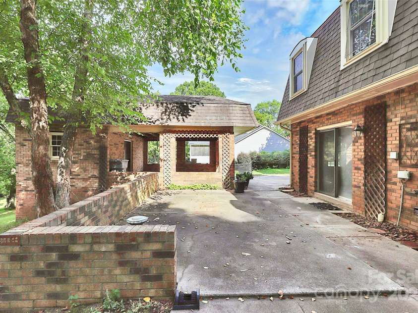 4210 Pepperidge Drive, Charlotte, NC 28226.  MLS# CAR4218122, YatesRealty ID 27240. Rear patio