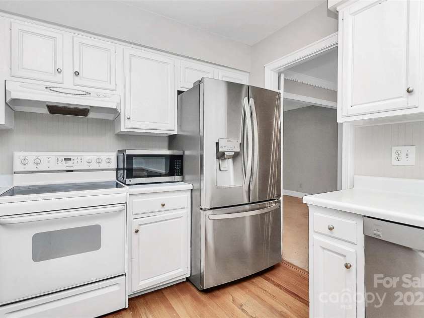 4210 Pepperidge Drive, Charlotte, NC 28226.  MLS# CAR4218122, YatesRealty ID 27240. Stainless refrigerator will remain in home.