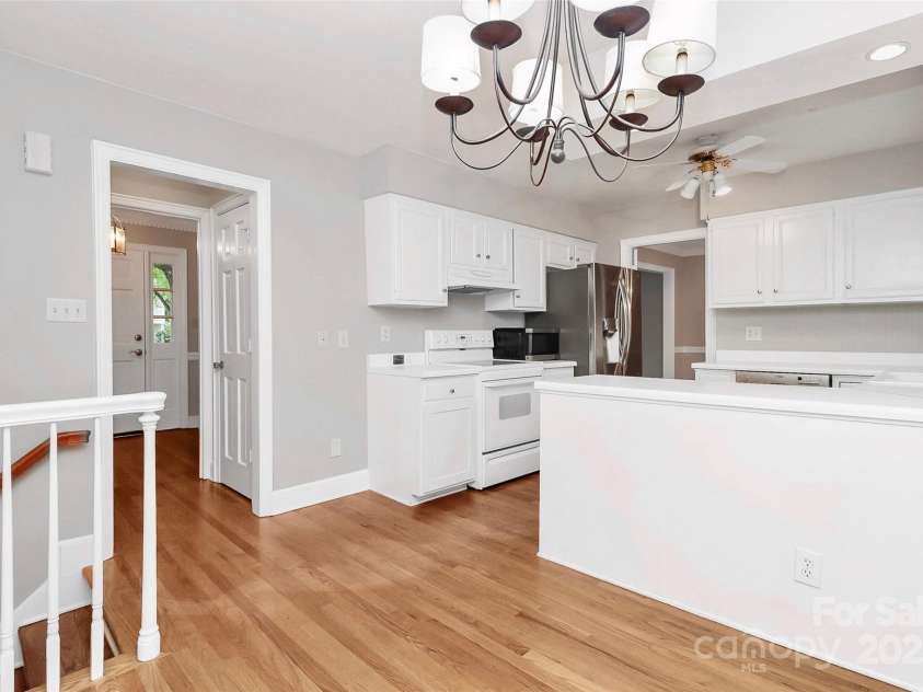 4210 Pepperidge Drive, Charlotte, NC 28226.  MLS# CAR4218122, YatesRealty ID 27240. View from dining area into kitchen