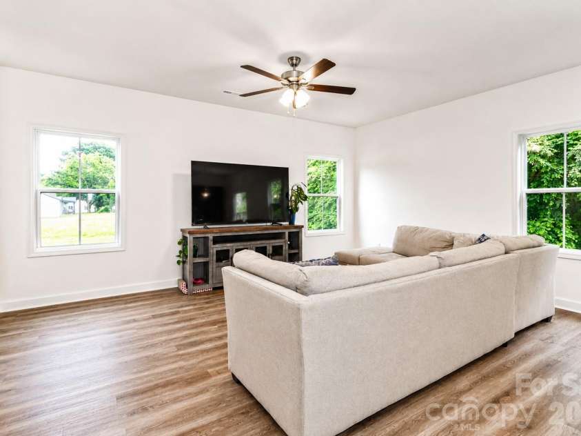 487 Kacys Way Place, Concord, NC 28025.  MLS# CAR4377231, YatesRealty ID 27241. 