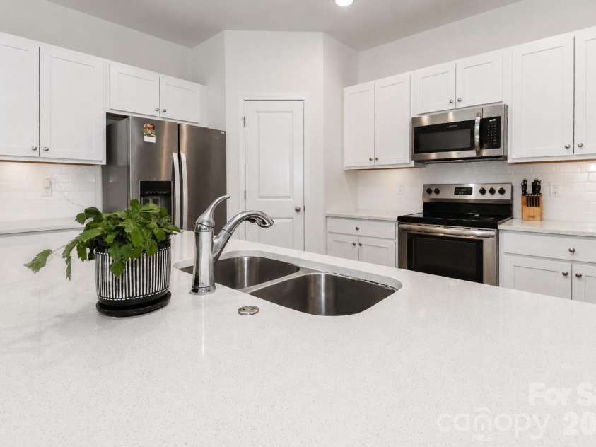487 Kacys Way Place, Concord, NC 28025.  MLS# CAR4377231, YatesRealty ID 27241. 