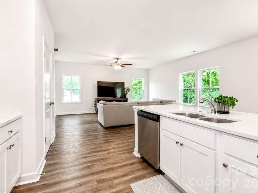 487 Kacys Way Place, Concord, NC 28025.  MLS# CAR4377231, YatesRealty ID 27241. 