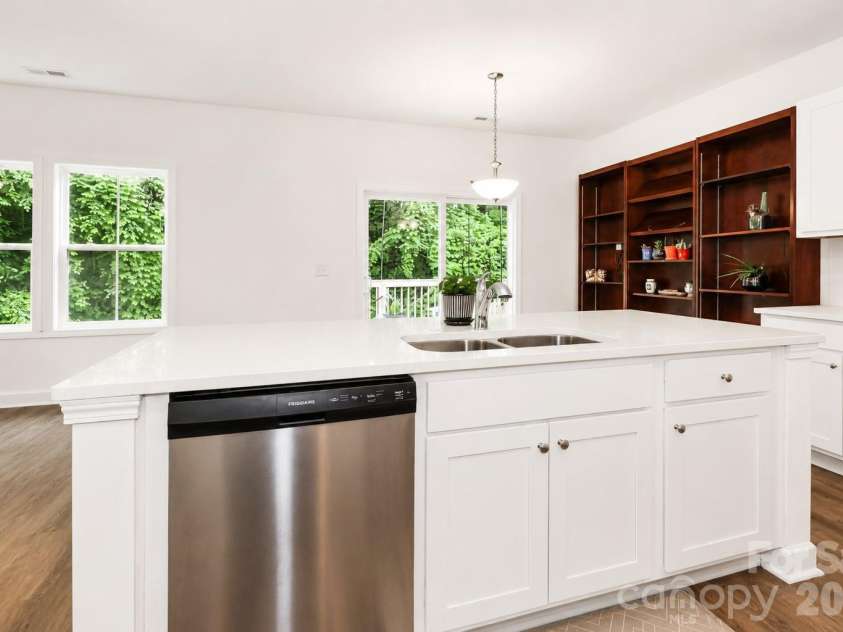 487 Kacys Way Place, Concord, NC 28025.  MLS# CAR4377231, YatesRealty ID 27241. 