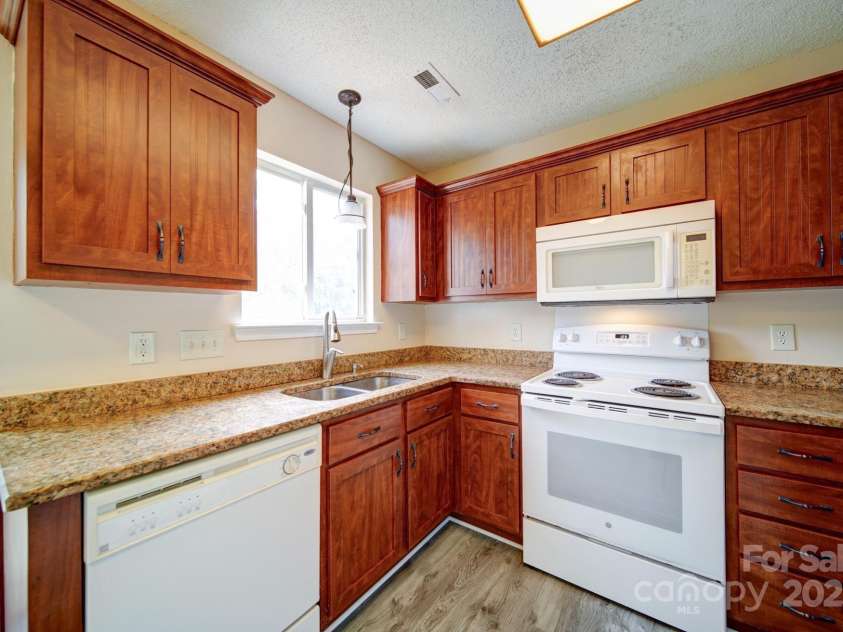5436 Scarlet Sage Drive, Charlotte, NC 28215.  MLS# CAR4265627, YatesRealty ID 27241. 
