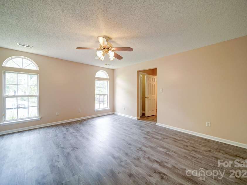 5436 Scarlet Sage Drive, Charlotte, NC 28215.  MLS# CAR4265627, YatesRealty ID 27241. 
