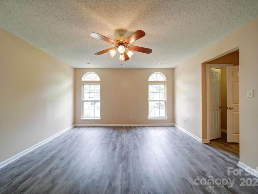 5436 Scarlet Sage Drive, Charlotte, NC 28215.  MLS# CAR4265627, YatesRealty ID 27241. 