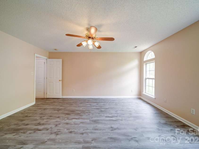 5436 Scarlet Sage Drive, Charlotte, NC 28215.  MLS# CAR4265627, YatesRealty ID 27241. 