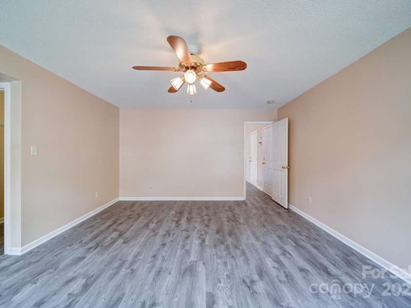 5436 Scarlet Sage Drive, Charlotte, NC 28215.  MLS# CAR4265627, YatesRealty ID 27241. 