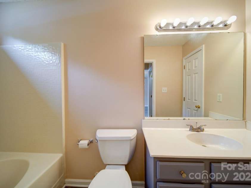 5436 Scarlet Sage Drive, Charlotte, NC 28215.  MLS# CAR4265627, YatesRealty ID 27241. 