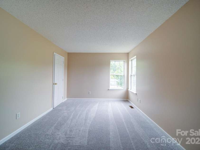5436 Scarlet Sage Drive, Charlotte, NC 28215.  MLS# CAR4265627, YatesRealty ID 27241. 