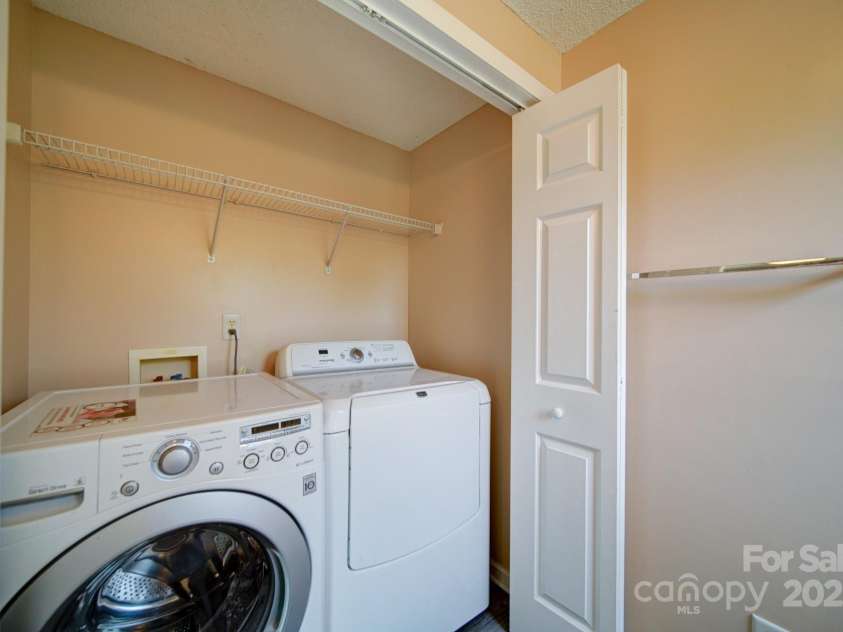 5436 Scarlet Sage Drive, Charlotte, NC 28215.  MLS# CAR4265627, YatesRealty ID 27241. 