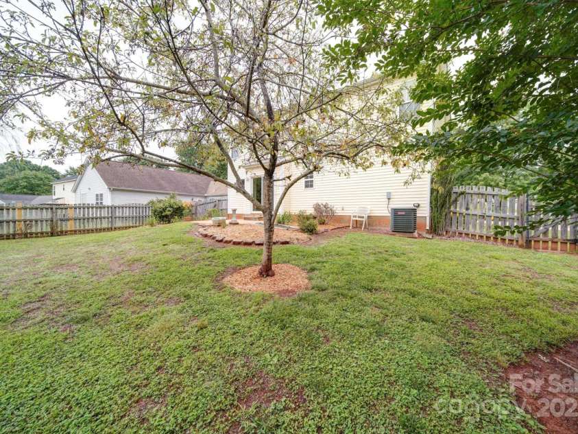 5436 Scarlet Sage Drive, Charlotte, NC 28215.  MLS# CAR4265627, YatesRealty ID 27241. 