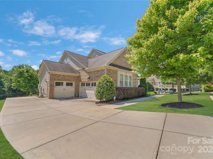 11333 Preservation Lane, Charlotte, NC 28278.  MLS# CAR4256851, YatesRealty ID 27243. 