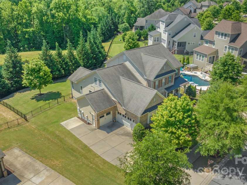 11333 Preservation Lane, Charlotte, NC 28278.  MLS# CAR4256851, YatesRealty ID 27243. 