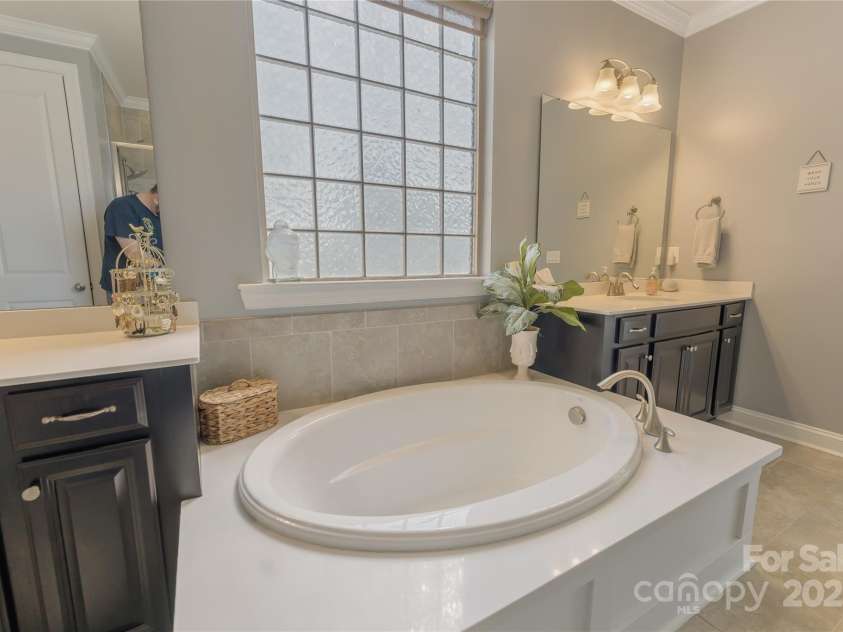 11333 Preservation Lane, Charlotte, NC 28278.  MLS# CAR4256851, YatesRealty ID 27243. 