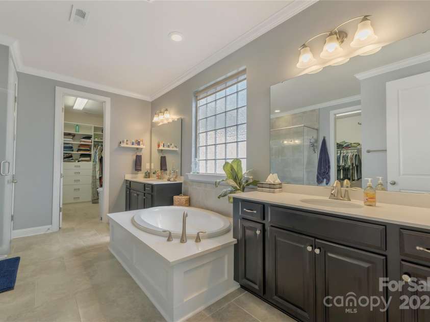 11333 Preservation Lane, Charlotte, NC 28278.  MLS# CAR4256851, YatesRealty ID 27243. 