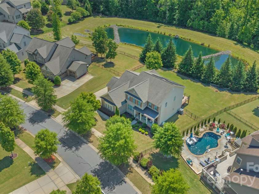 11333 Preservation Lane, Charlotte, NC 28278.  MLS# CAR4256851, YatesRealty ID 27243. 