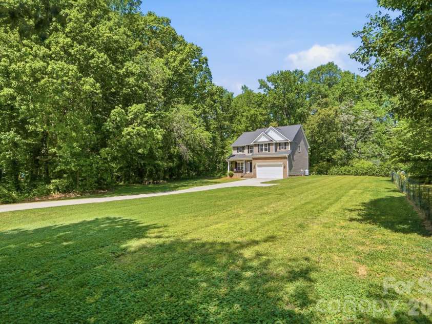 2910 Plum Thicket Court, Monroe, NC 28112.  MLS# CAR4370003, YatesRealty ID 27243. Beautifully landscaped
