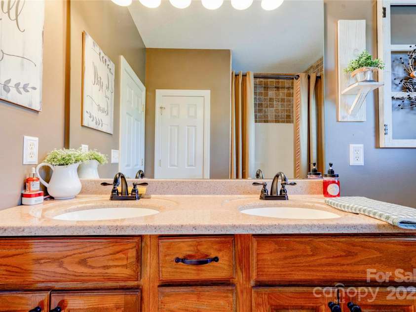 116 Camille Drive, Shelby, NC 28150.  MLS# CAR4272201, YatesRealty ID 27244. Bathroom 2