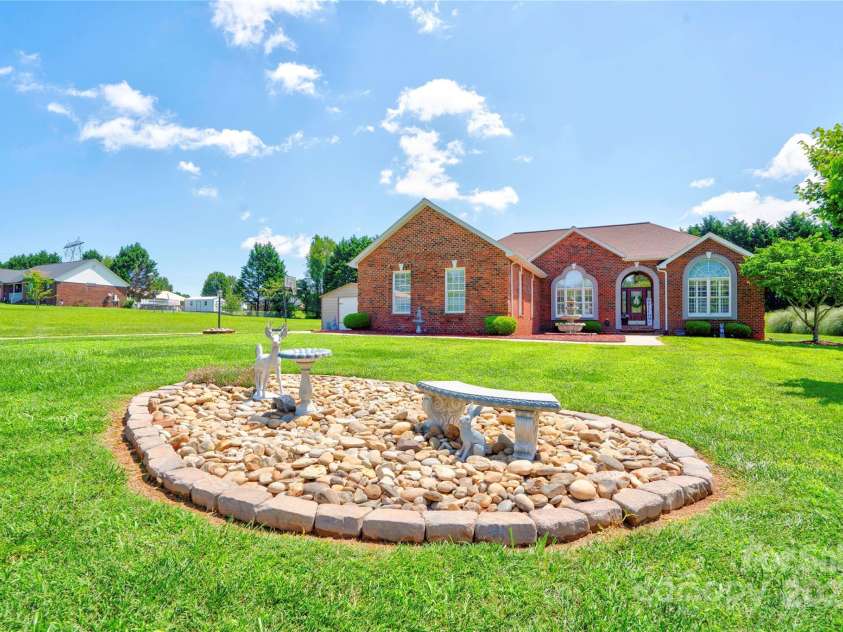 116 Camille Drive, Shelby, NC 28150.  MLS# CAR4272201, YatesRealty ID 27244. Front Right