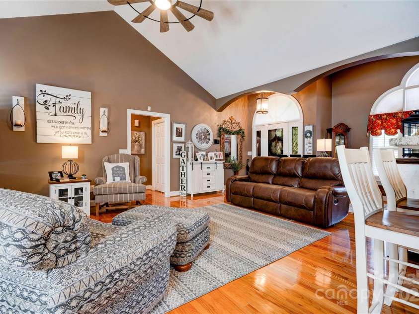116 Camille Drive, Shelby, NC 28150.  MLS# CAR4272201, YatesRealty ID 27244. Living Room