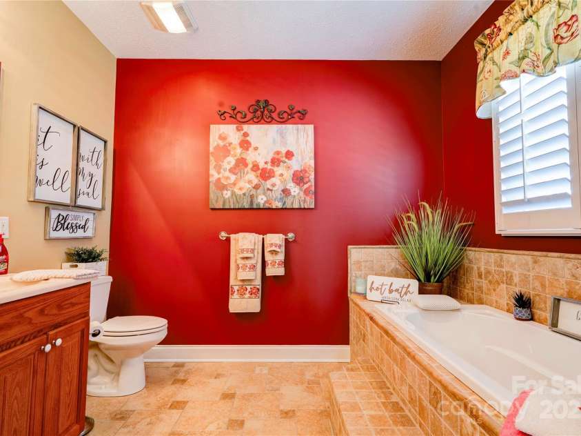 116 Camille Drive, Shelby, NC 28150.  MLS# CAR4272201, YatesRealty ID 27244. Primary Bath