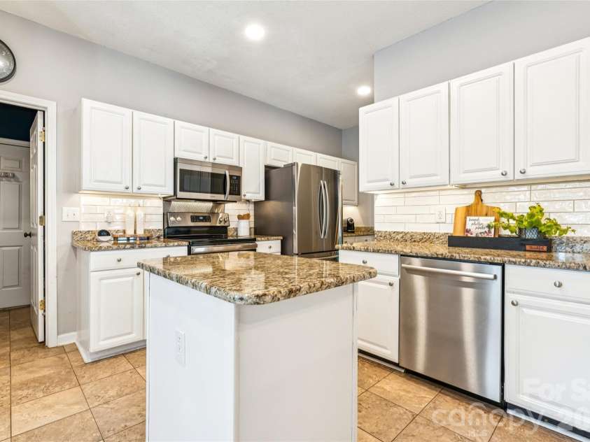 5916 Swanston Drive, Charlotte, NC 28269.  MLS# CAR4385446, YatesRealty ID 27245. 