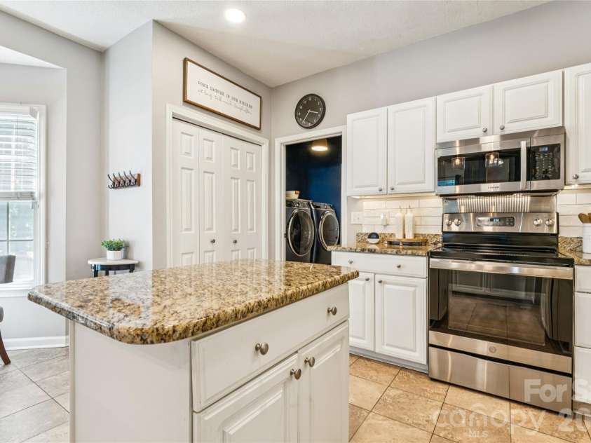 5916 Swanston Drive, Charlotte, NC 28269.  MLS# CAR4385446, YatesRealty ID 27245. 