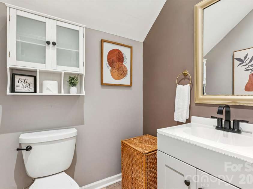 5916 Swanston Drive, Charlotte, NC 28269.  MLS# CAR4385446, YatesRealty ID 27245. 