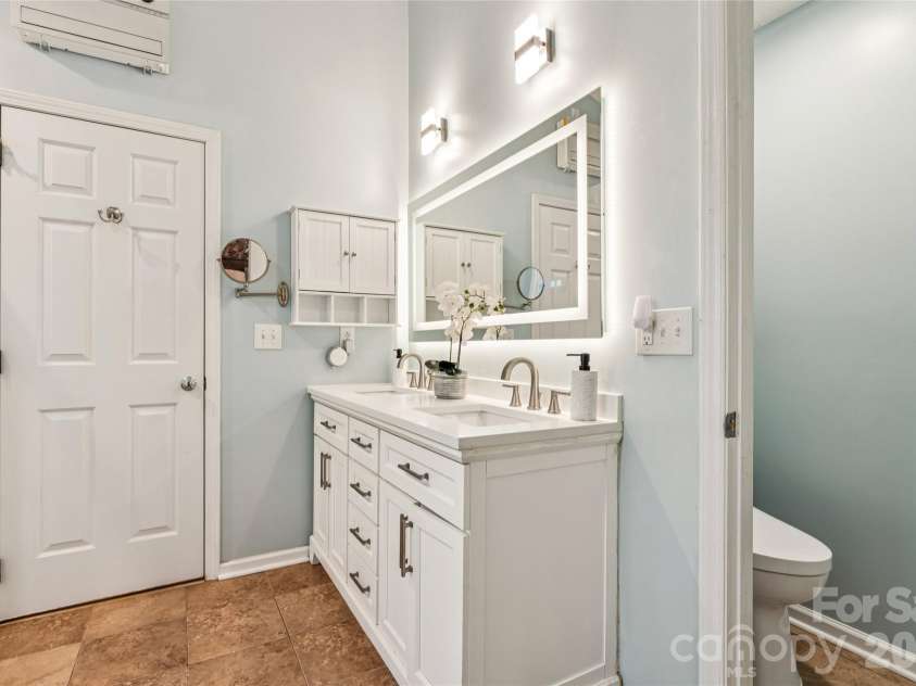 5916 Swanston Drive, Charlotte, NC 28269.  MLS# CAR4385446, YatesRealty ID 27245. 