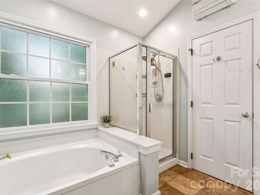5916 Swanston Drive, Charlotte, NC 28269.  MLS# CAR4385446, YatesRealty ID 27245. 