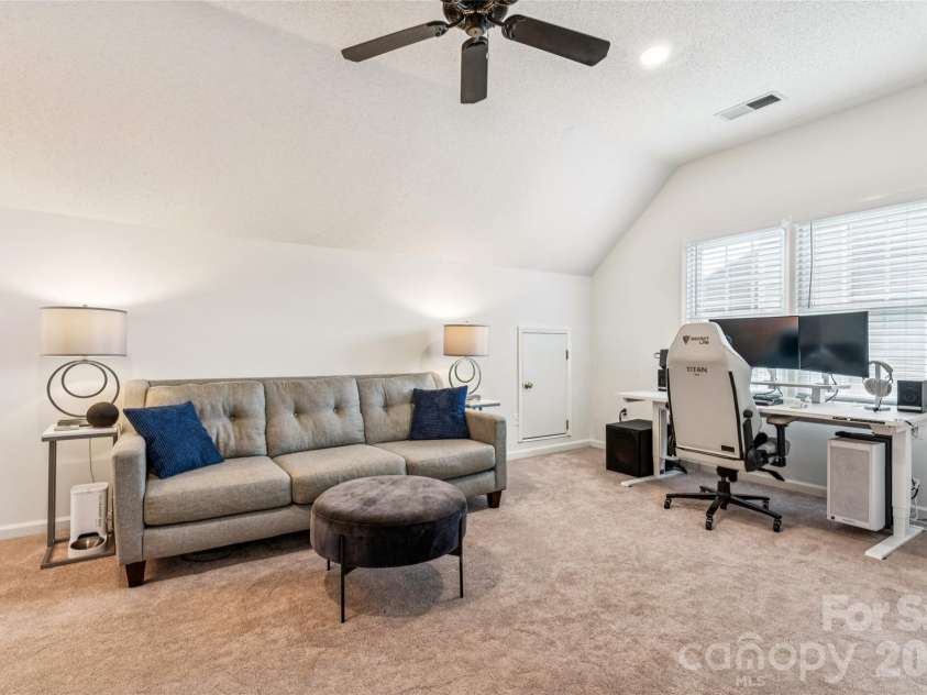 5916 Swanston Drive, Charlotte, NC 28269.  MLS# CAR4385446, YatesRealty ID 27245. 