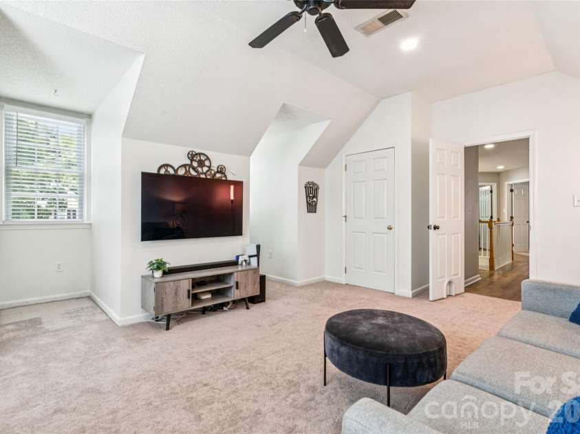 5916 Swanston Drive, Charlotte, NC 28269.  MLS# CAR4385446, YatesRealty ID 27245. 