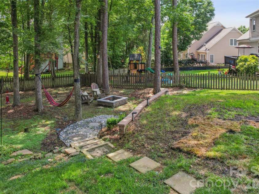 5916 Swanston Drive, Charlotte, NC 28269.  MLS# CAR4385446, YatesRealty ID 27245. 