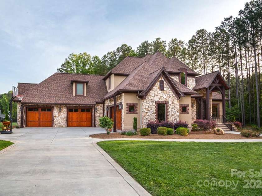 108 Washam Road, Mooresville, NC 28117.  MLS# CAR4281847, YatesRealty ID 27246. 