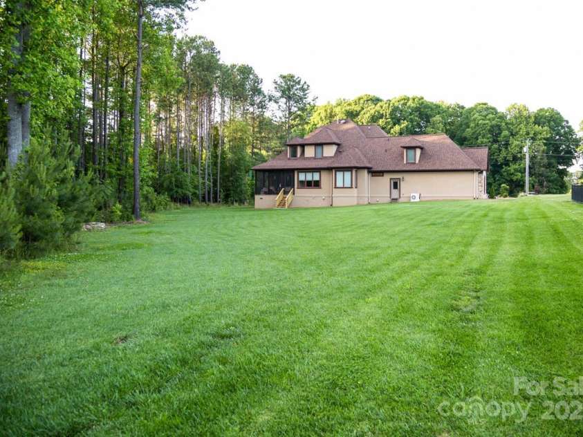 108 Washam Road, Mooresville, NC 28117.  MLS# CAR4281847, YatesRealty ID 27246. 