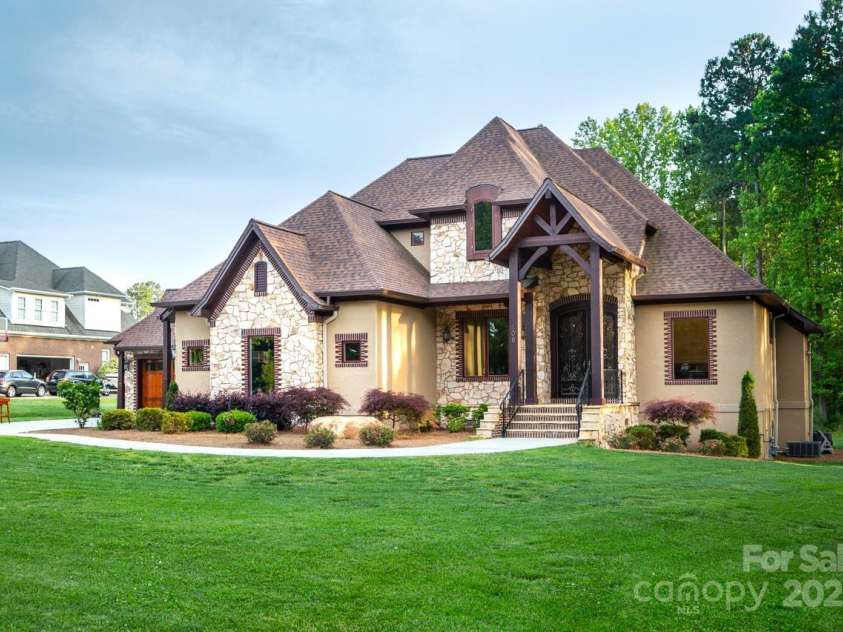 108 Washam Road, Mooresville, NC 28117.  MLS# CAR4281847, YatesRealty ID 27246. 