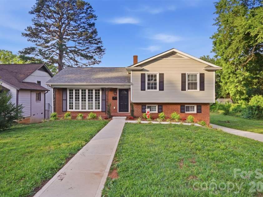 1715 Washington Avenue, Charlotte, NC 28216.  MLS# CAR4386799, YatesRealty ID 27246. 