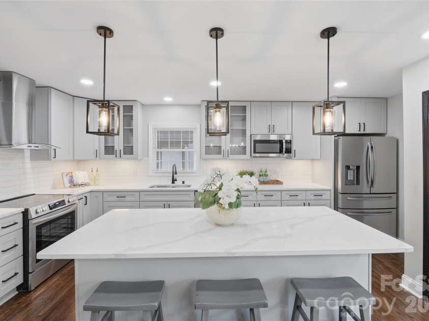 1715 Washington Avenue, Charlotte, NC 28216.  MLS# CAR4386799, YatesRealty ID 27246. 
