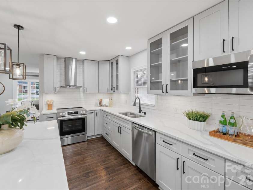 1715 Washington Avenue, Charlotte, NC 28216.  MLS# CAR4386799, YatesRealty ID 27246. 