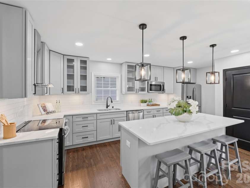 1715 Washington Avenue, Charlotte, NC 28216.  MLS# CAR4386799, YatesRealty ID 27246. 