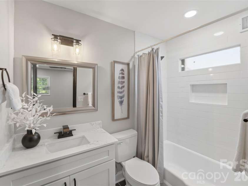 1715 Washington Avenue, Charlotte, NC 28216.  MLS# CAR4386799, YatesRealty ID 27246. 