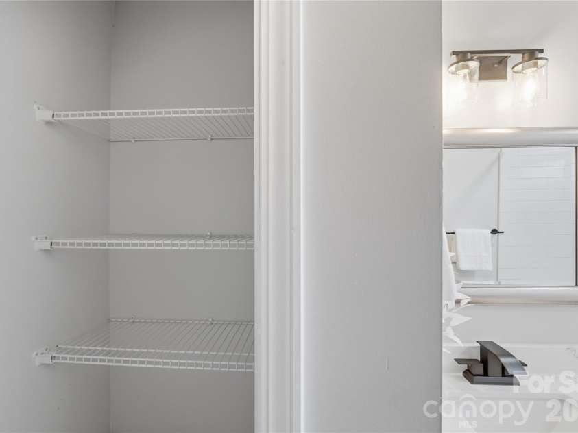 1715 Washington Avenue, Charlotte, NC 28216.  MLS# CAR4386799, YatesRealty ID 27246. 