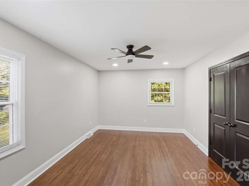 1715 Washington Avenue, Charlotte, NC 28216.  MLS# CAR4386799, YatesRealty ID 27246. 