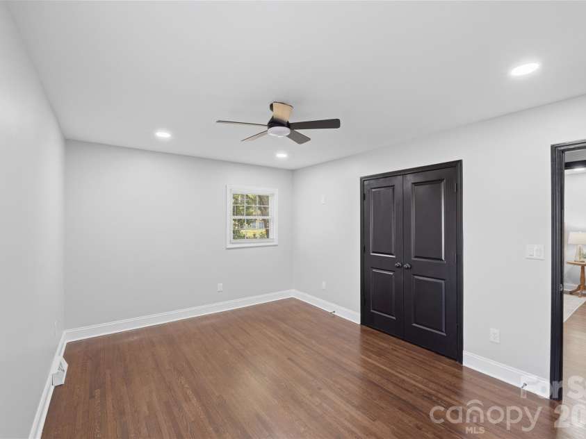 1715 Washington Avenue, Charlotte, NC 28216.  MLS# CAR4386799, YatesRealty ID 27246. 