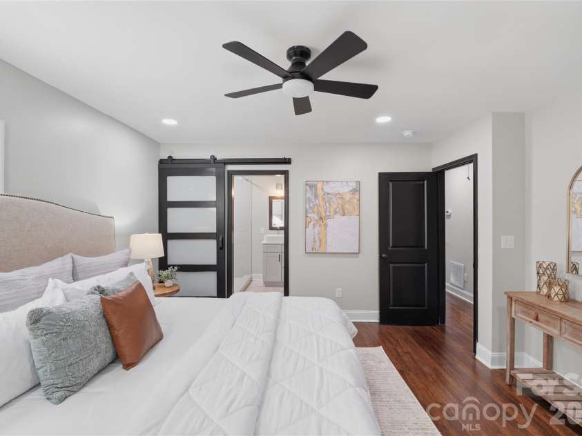 1715 Washington Avenue, Charlotte, NC 28216.  MLS# CAR4386799, YatesRealty ID 27246. 
