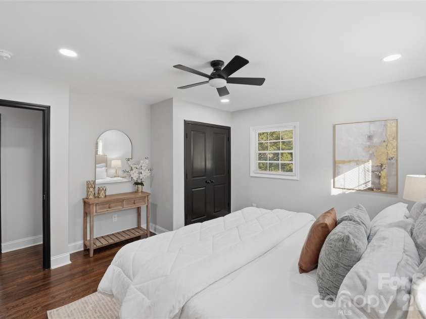 1715 Washington Avenue, Charlotte, NC 28216.  MLS# CAR4386799, YatesRealty ID 27246. 